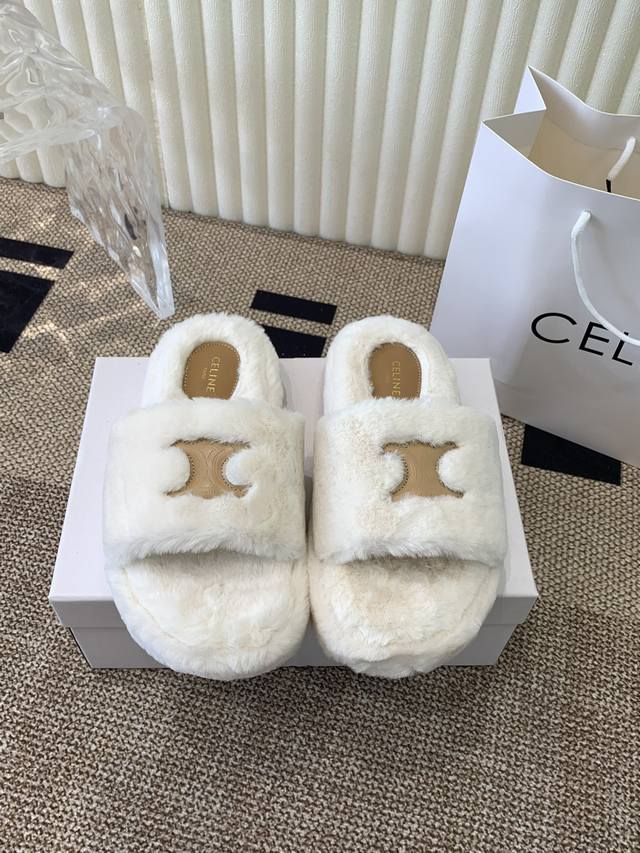 Celine 思琳秋冬新品羊毛毛拖 “抢先穿”系列 行走的羊咩咩 毛茸茸的实在是太可爱太舒服啦 全鞋采用纯羊毛是选用欧洲进口a级羊毛一点人造毛的成分都没有 区别